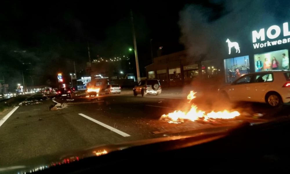 Πέραμα: Από τον Ασπρόπυργο στα Μέγαρα και στην Εθνική Κορίνθου-Τρίπολης τα επεισόδια Ρομά-Αστυνομίας